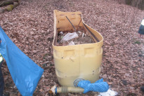 Heizöltank im Wald entsorgt