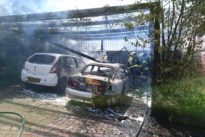 Brand zweier PKW im Ortskern